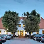 Scheelsminde Отель