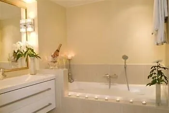 Hotel Scheelsminde 4*