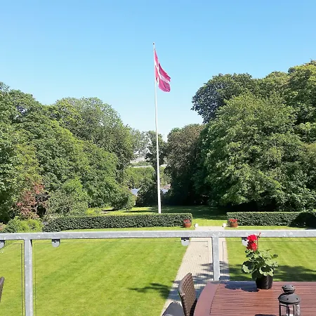 Hotel Scheelsminde 4*